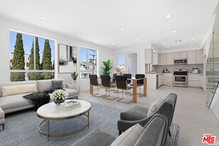 11727 Kiowa Ave in Los Angeles, CA - Building Photo