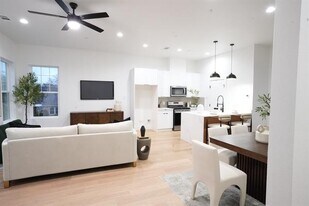 629 N Tyler St in Dallas, TX - Building Photo