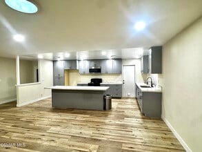 2535 N Phyllis St in Simi Valley, CA - Building Photo - Building Photo