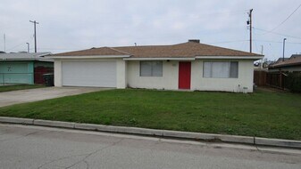 2623 Van Buren Pl in Bakersfield, CA - Building Photo