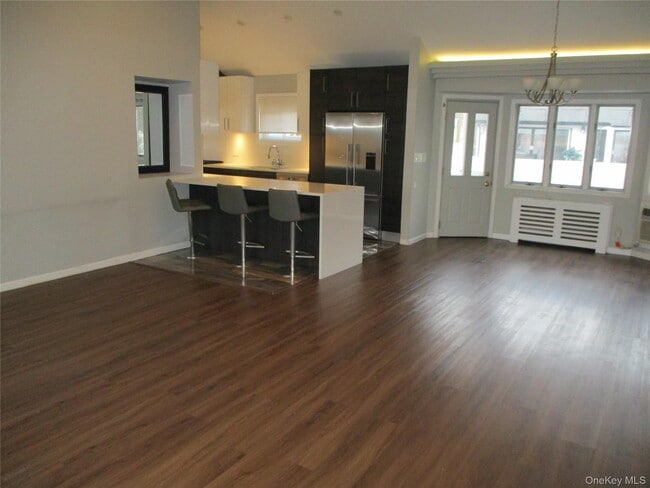 99 N Strathmore St in Valley Stream, NY - Building Photo - Building Photo