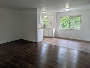 7326 SW Capitol Hwy in Portland, OR - Building Photo - Building Photo