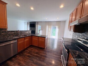 4204 Lawrence Daniel Dr in Matthews, NC - Foto de edificio - Building Photo