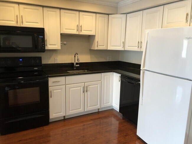 915 Edgell Rd-Unit -73 in Framingham, MA - Foto de edificio - Building Photo