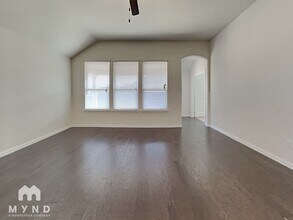 4916 Meadow Falls Dr in Fort Worth, TX - Foto de edificio - Building Photo