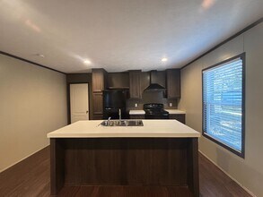 606 Eloise St in Conroe, TX - Foto de edificio - Building Photo