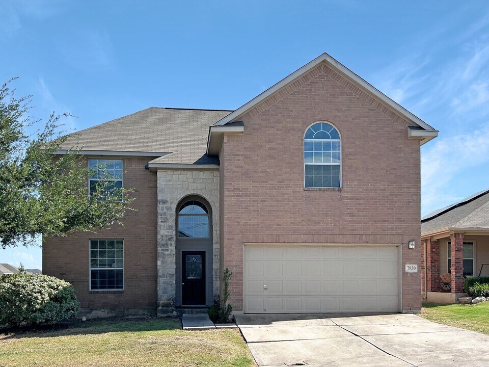 7930 Hatchmere Ct in Converse, TX - Building Photo