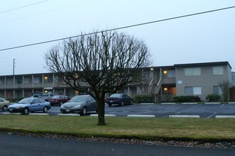 r268 Crystal Springs Apartments in Tacoma, WA - Building Photo - Building Photo