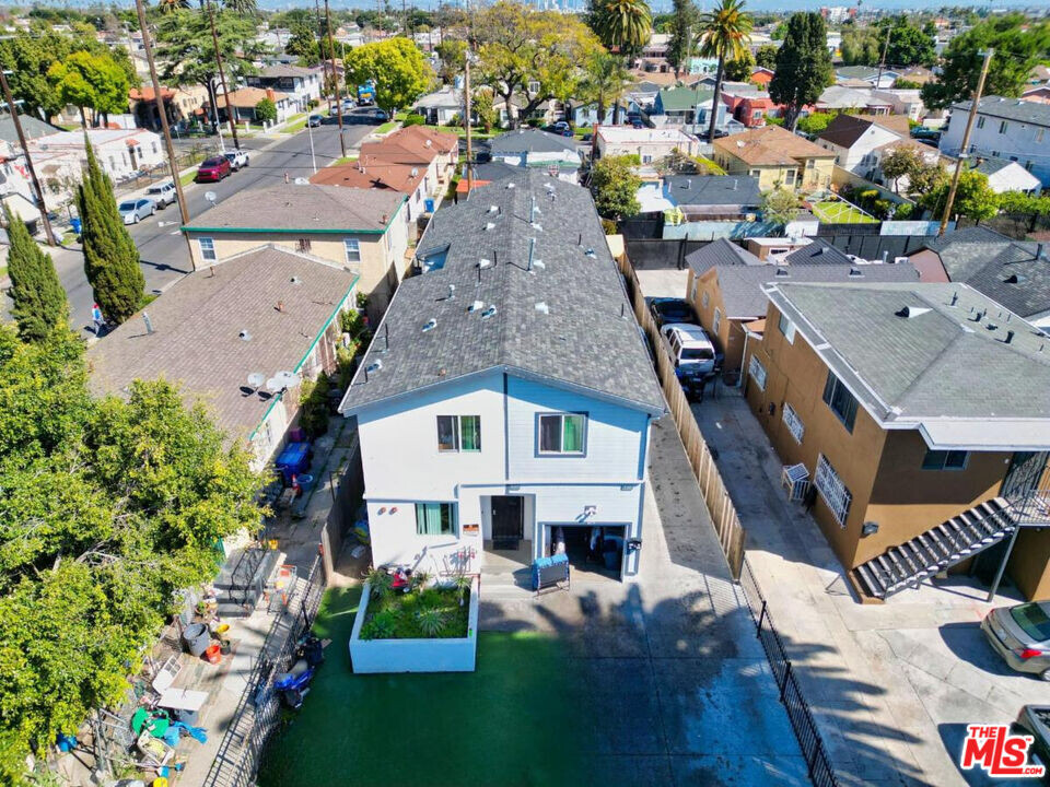 907 E 88th St in Los Angeles, CA - Building Photo