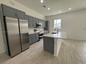 1018 Maddock St E in Lehigh Acres, FL - Building Photo - Building Photo