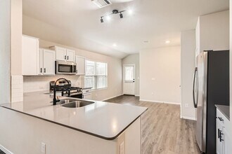 10801 Dimitrios Dr in Austin, TX - Building Photo - Building Photo