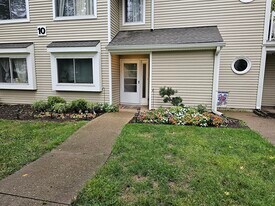 25 Sweetgum Ln, Unit 25 Sweetgum Lane in Monmouth Junction, NJ - Building Photo