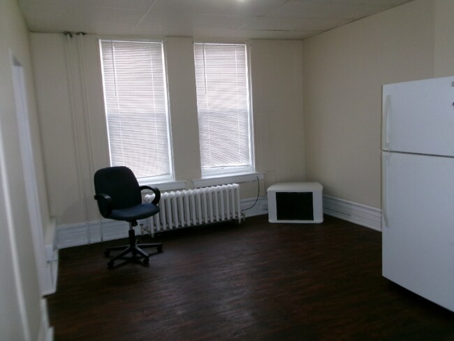 1017 Lehman St, Unit Apt 2 in Lebanon, PA - Building Photo - Building Photo