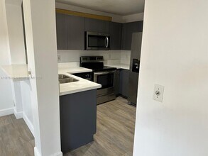 11479 NW 60th Terrace in Doral, FL - Building Photo - Building Photo