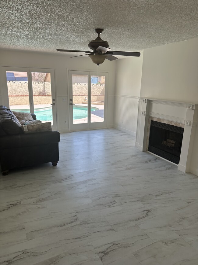 8140 Spur Ct in Las Vegas, NV - Building Photo - Building Photo
