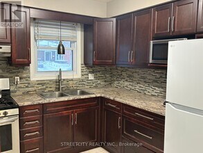 34 Glenroy Rd in London, ON - Building Photo - Building Photo