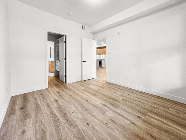 2365 King George Blvd in Surrey, BC - Building Photo - Building Photo