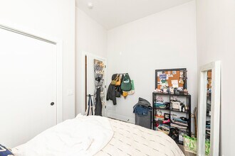 2322 N Clark St, Unit 410 in Chicago, IL - Building Photo - Building Photo