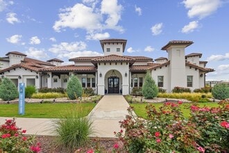Ambrosio Apartments in Pflugerville, TX - Foto de edificio - Building Photo