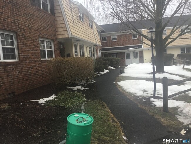 245 Unquowa Rd in Fairfield, CT - Building Photo - Building Photo