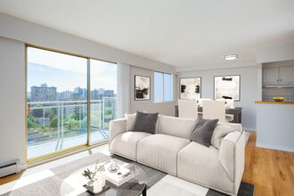 Casa Bella Apartments in Vancouver, BC - Building Photo - Building Photo