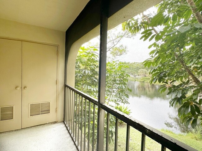 property at 924 SW 9th St Cir