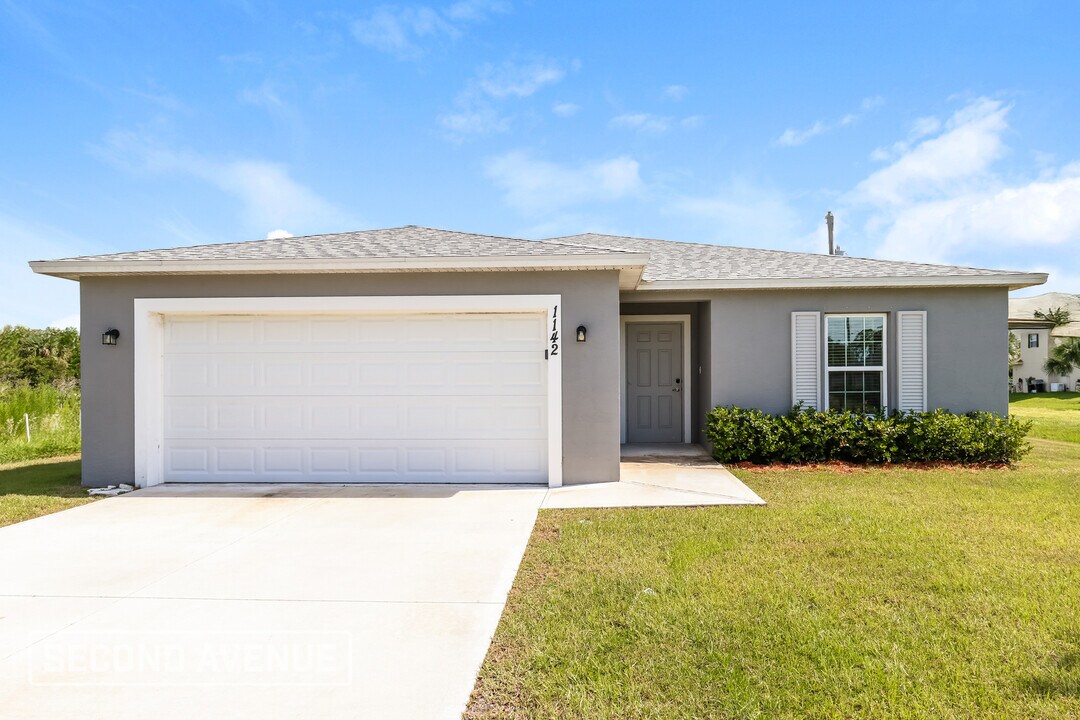 1142 Waterford St SE in Palm Bay, FL - Building Photo
