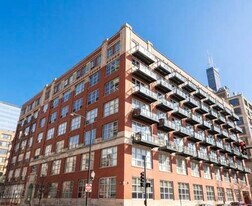333 S Desplaines St in Chicago, IL - Building Photo