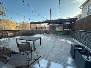 550 N Ogden Ave in Chicago, IL - Building Photo - Building Photo