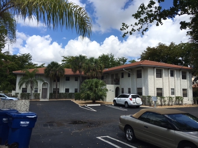 Royal Park Condominiums in Coral Springs, FL - Building Photo