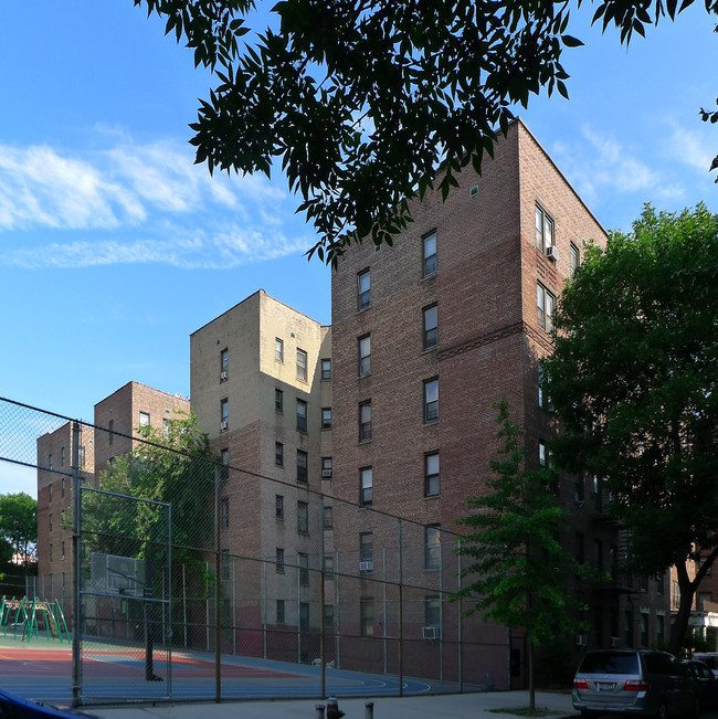 4111 40th St in Sunnyside, NY - Building Photo - Building Photo