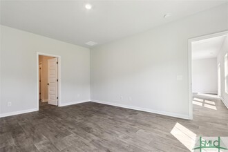 120 Seagrass Wy in Bloomingdale, GA - Foto de edificio - Building Photo