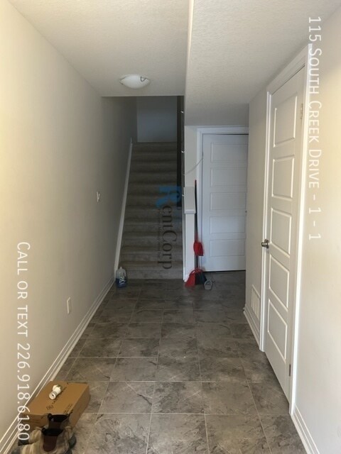115 S Creek Dr in Kitchener, ON - Building Photo - Building Photo