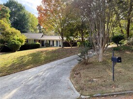 1351 Old Johnson Ferry Rd NE in Atlanta, GA - Building Photo