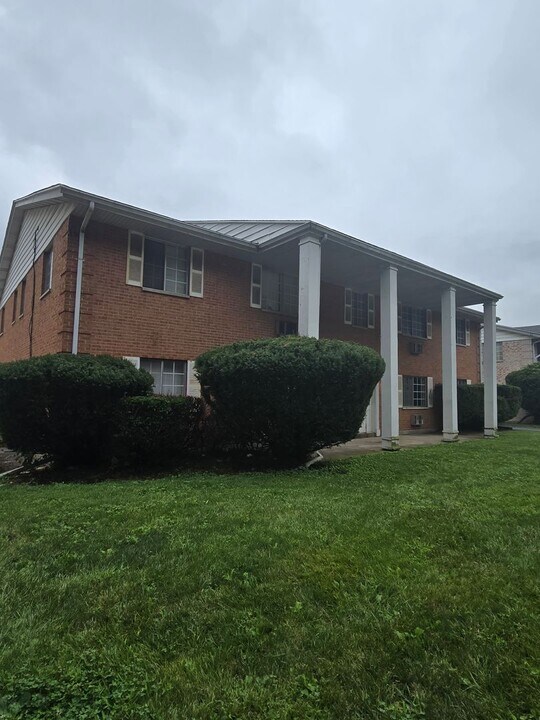 4843-4865 Northcliff Dr in Riverside, OH - Building Photo