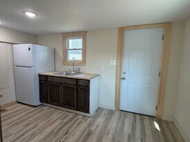 422 Thompson Ave in St. Joseph, MO - Building Photo