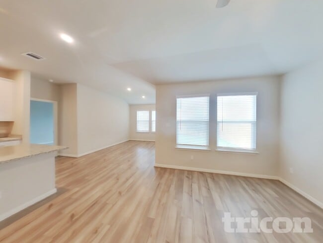 13681 Paxton Blvd in Saint Hedwig, TX - Building Photo - Building Photo