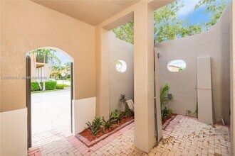 604 SW 147th Ave in Pembroke Pines, FL - Building Photo - Building Photo