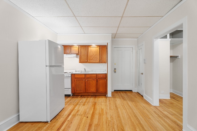 1440 W Howard St in Chicago, IL - Building Photo - Building Photo