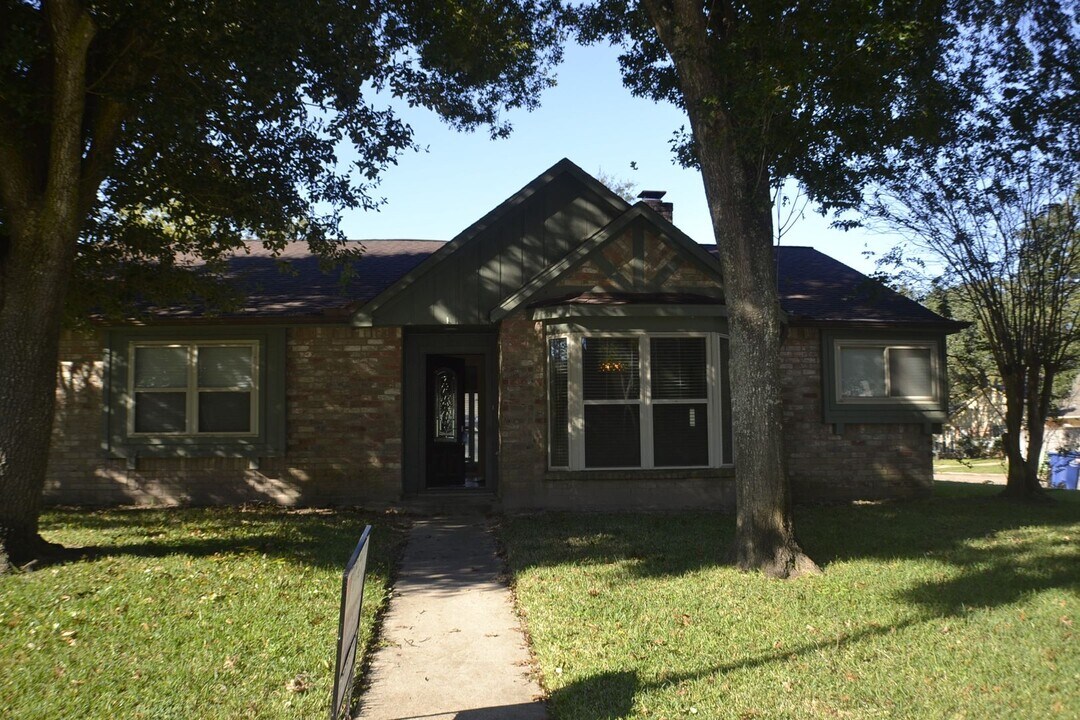 5223 Prairie Creek Dr in Houston, TX - Foto de edificio