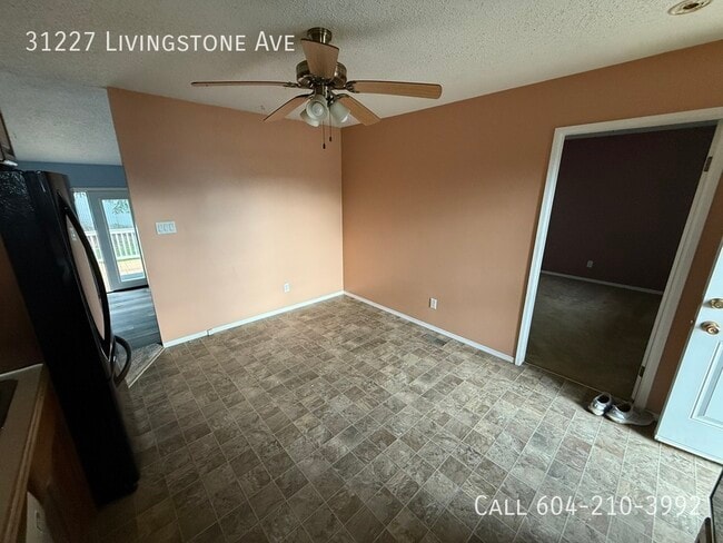 31227 Livingstone Ave in Abbotsford, BC - Building Photo - Building Photo