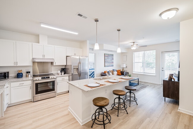 Ashlake Crossings Apartments 55+ Community in Chesterfield, VA - Foto de edificio - Building Photo