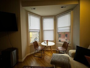 2746 W Le Moyne St, Unit 3F in Chicago, IL - Foto de edificio - Building Photo