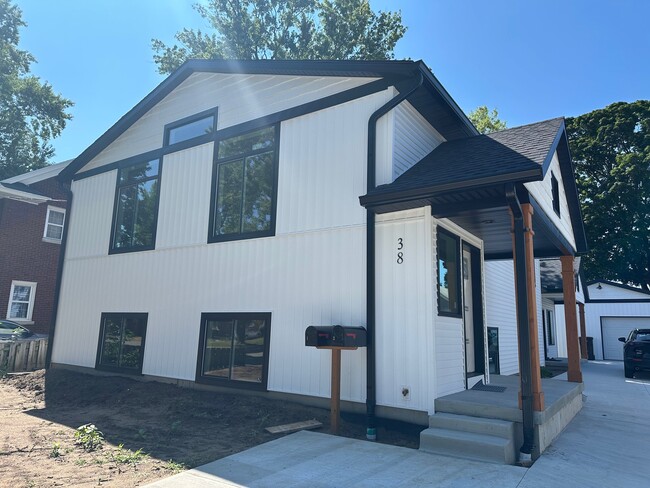 38 Manchester Rd SW