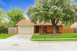 413 S Willow St in Mansfield, TX - Building Photo