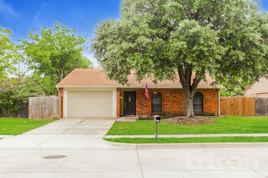 413 S Willow St in Mansfield, TX - Building Photo