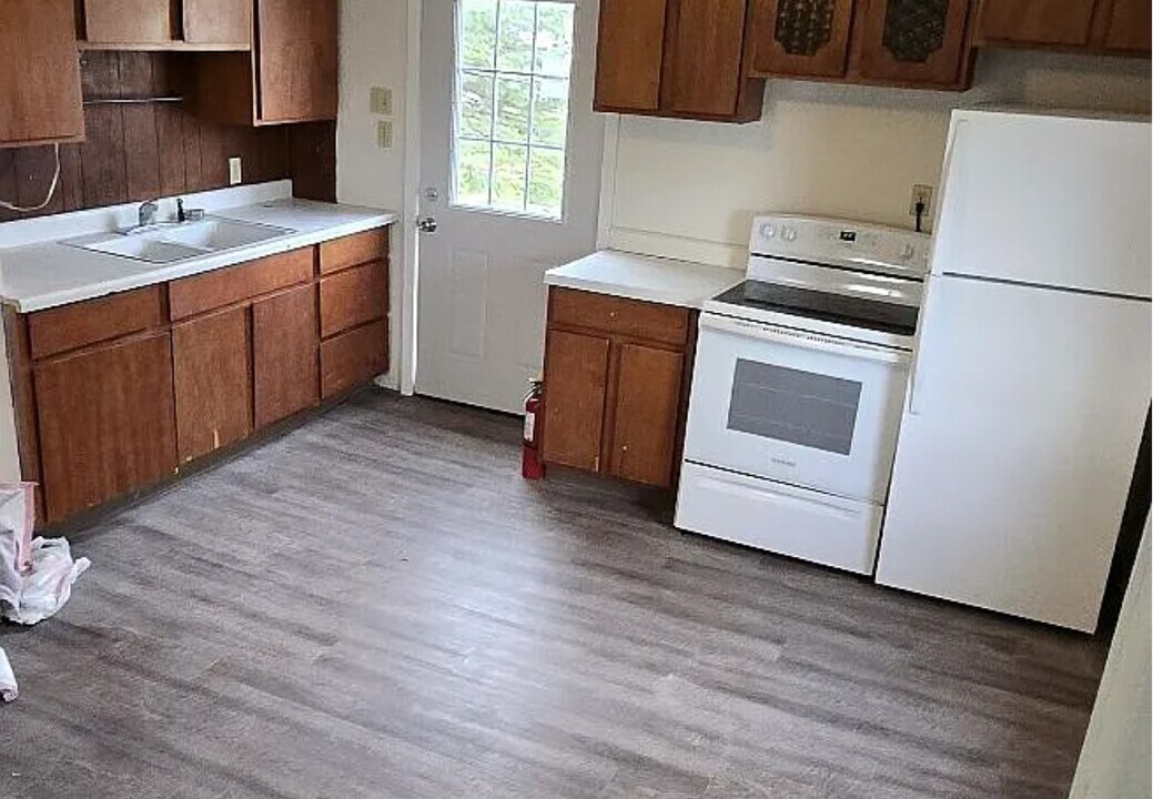 212 Jefferson St, Unit Upper in Chilton, WI - Building Photo