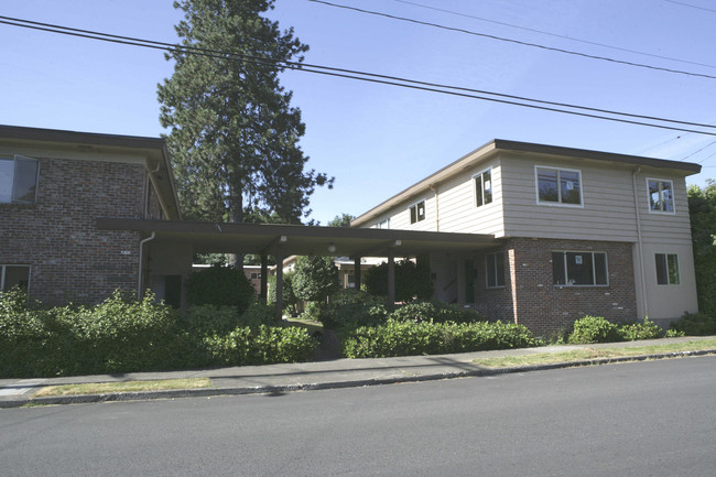 Marquam Court Apartments in Portland, OR - Building Photo - Building Photo