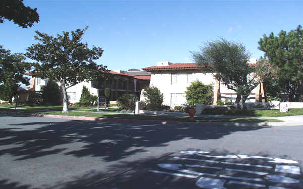 Castilian Park Apartments in Orange, CA - Foto de edificio - Building Photo