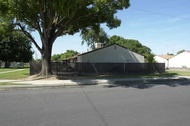 1314 W 3rd St in Merced, CA - Foto de edificio - Building Photo